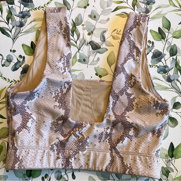 Varley Nude Beige Snake Print Delta Sports Bra size small - Picture 6 of 9